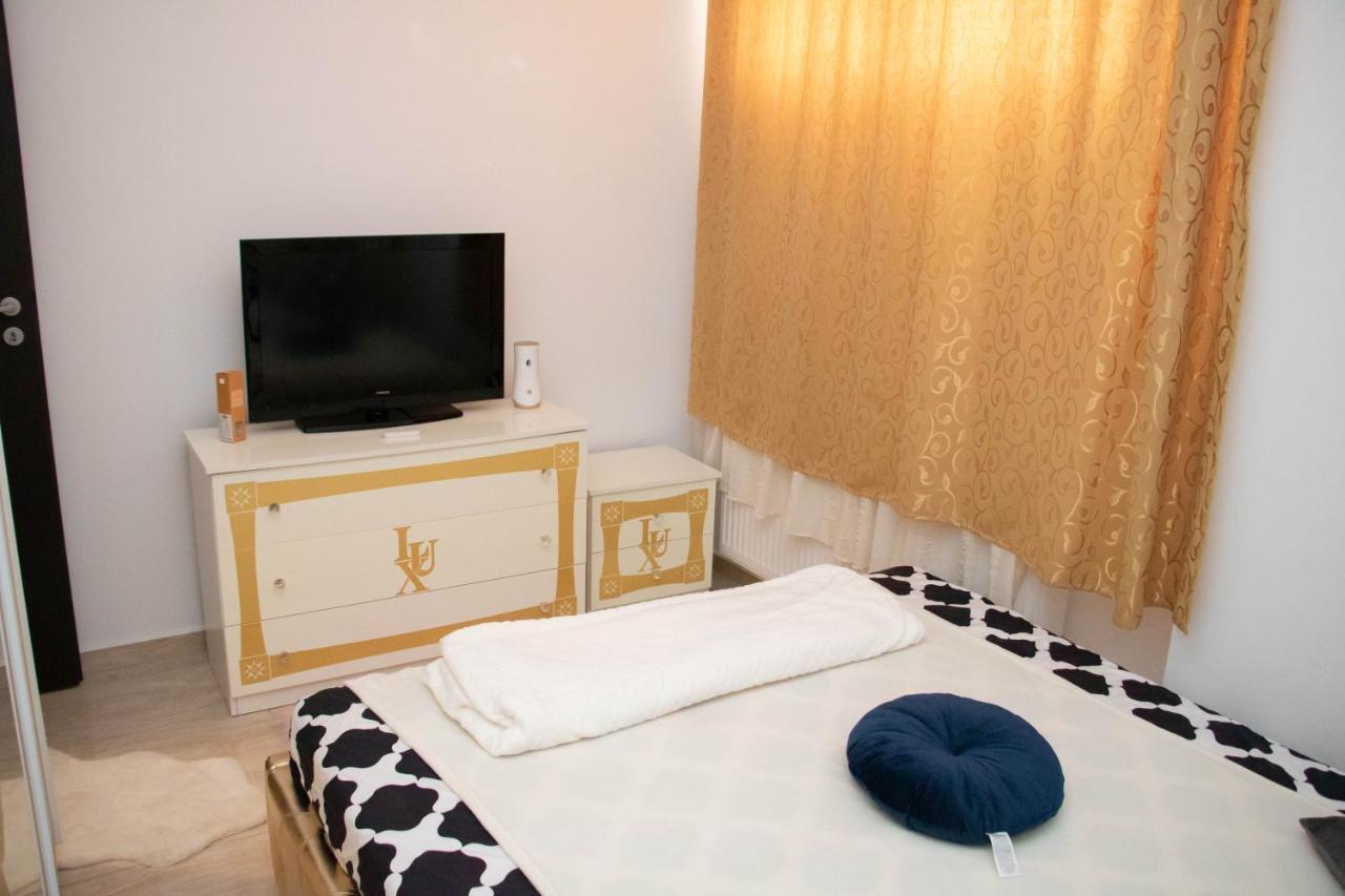 Apartament Capitala Militari Roşu מראה חיצוני תמונה
