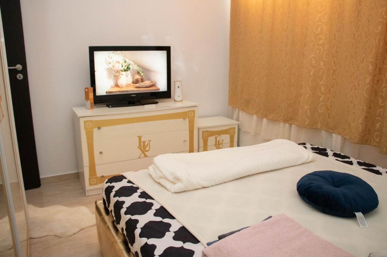 Apartament Capitala Militari Roşu מראה חיצוני תמונה