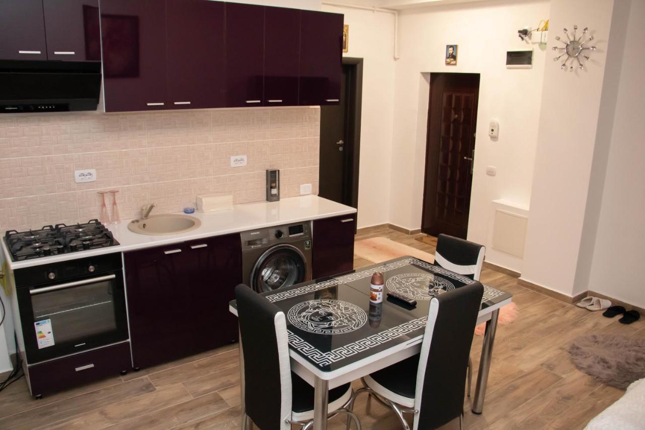 Apartament Capitala Militari Roşu מראה חיצוני תמונה