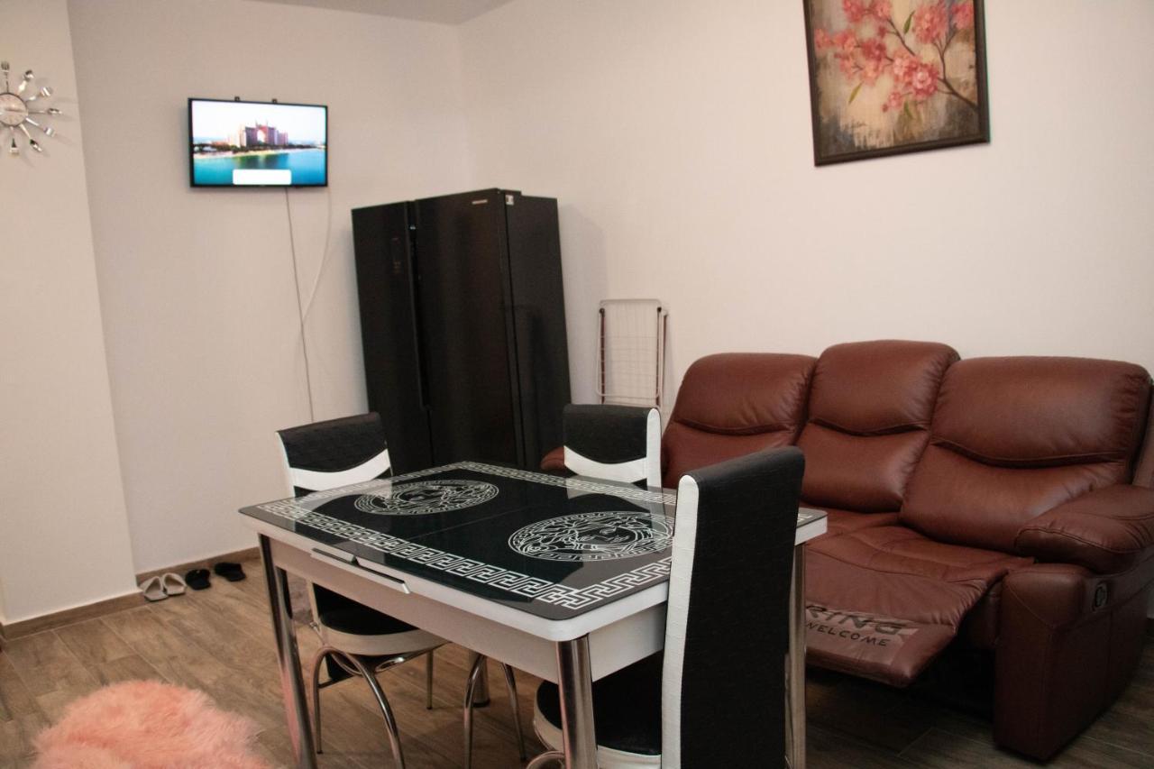 Apartament Capitala Militari Roşu מראה חיצוני תמונה