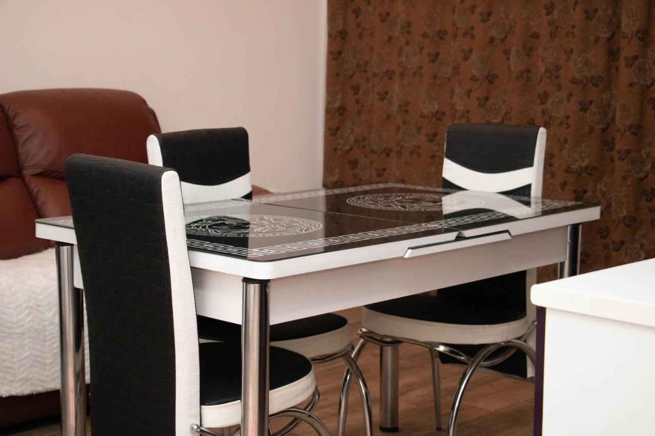 Apartament Capitala Militari Roşu מראה חיצוני תמונה